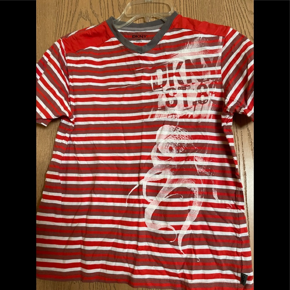🌸 3/$10 DKNY T-Shirt🌸